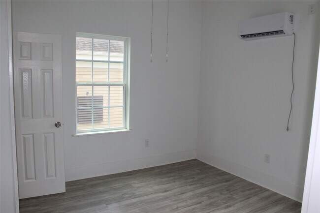 Building Photo - 1015 30th St