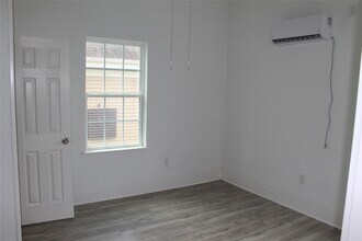 Building Photo - 1015 30th St