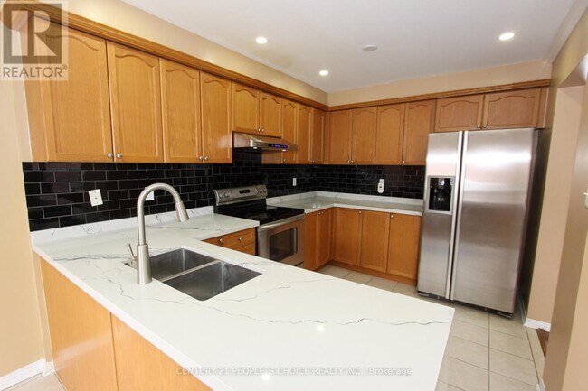 Building Photo - 14 Thornbush Blvd