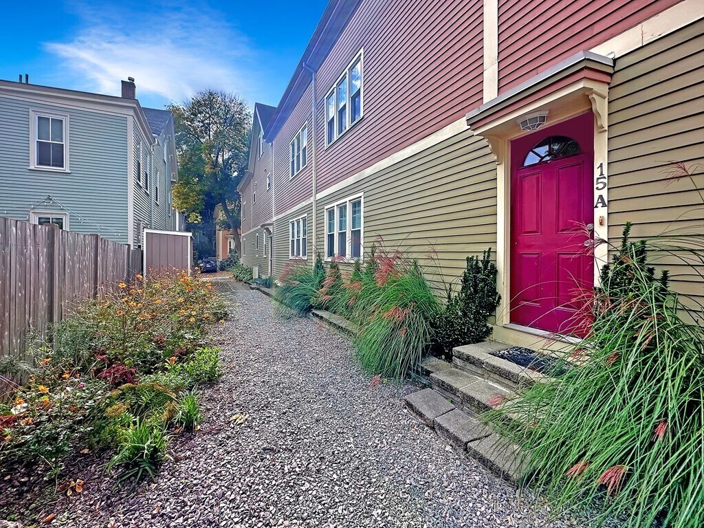 Primary Photo - 15 Hubbard St