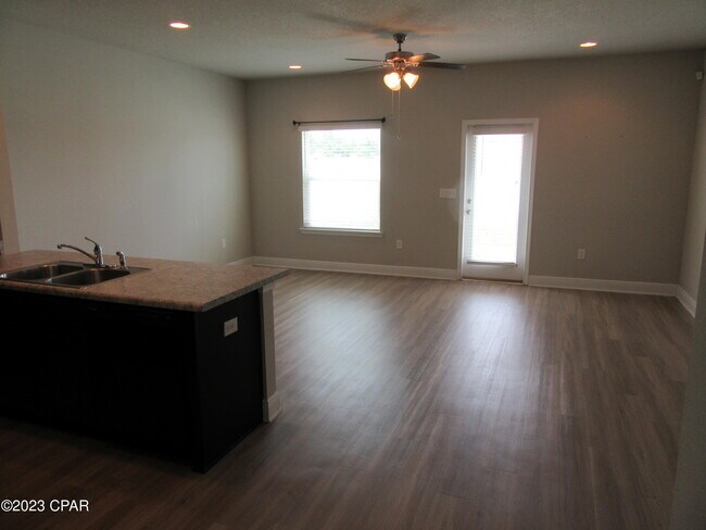 Foto del edificio - 5716 Callaway Cir