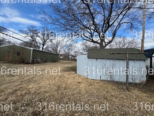 Building Photo - $749 - 2 bed 1 bath - Single Family Home