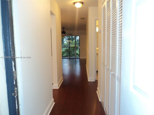 Foto del edificio - 10605 NW 11th St