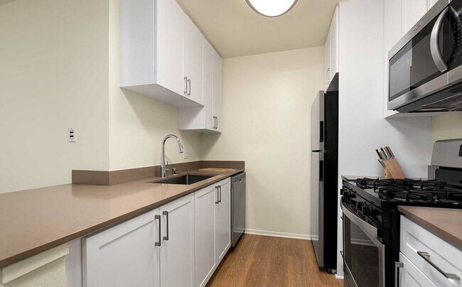 Eaves Los Feliz Apartments Los Angeles Ca Apartments Com