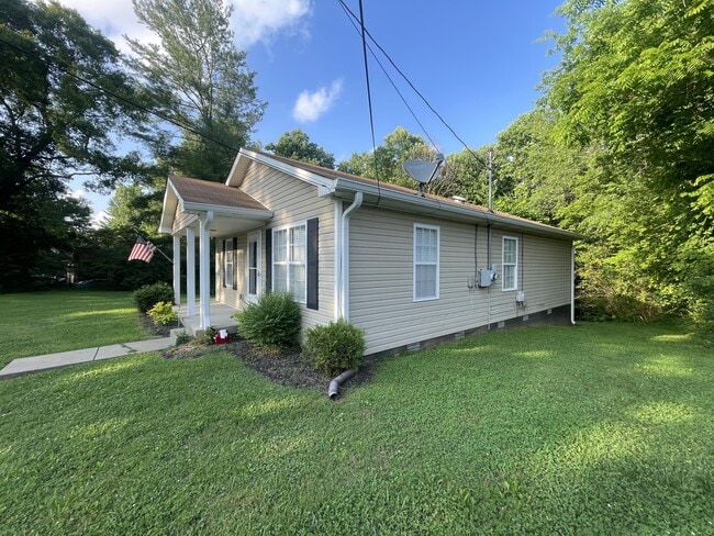 Building Photo - 321 Rossview Rd