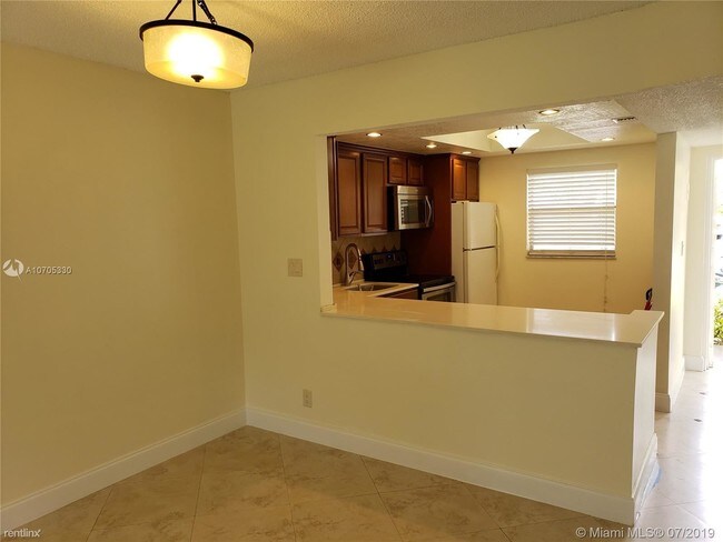 Foto del edificio - 8330 Sands Point Blvd