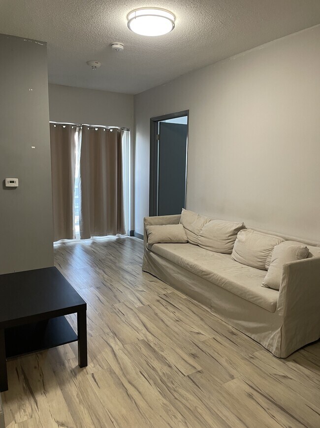 Building Photo - 258B Sunview St