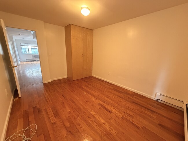 Building Photo - 600 Thwaites Pl