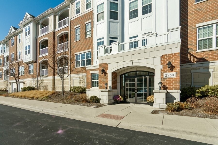 2750 Commons Dr Unit 204, Glenview, IL 60026 Condo for Rent in