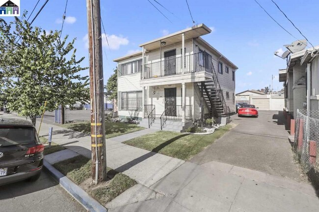 Building Photo - 1419 52nd Ave