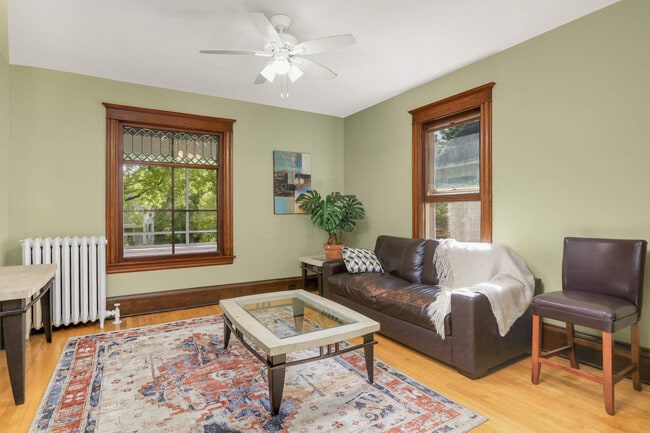 living room - 2220 26th Ave S