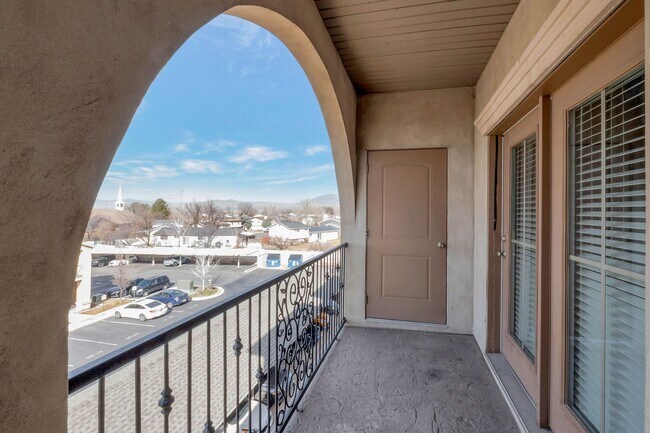 Foto del edificio - Beautiful 3 Bedroom 2 Bath Condo in Torino Village in North Orem