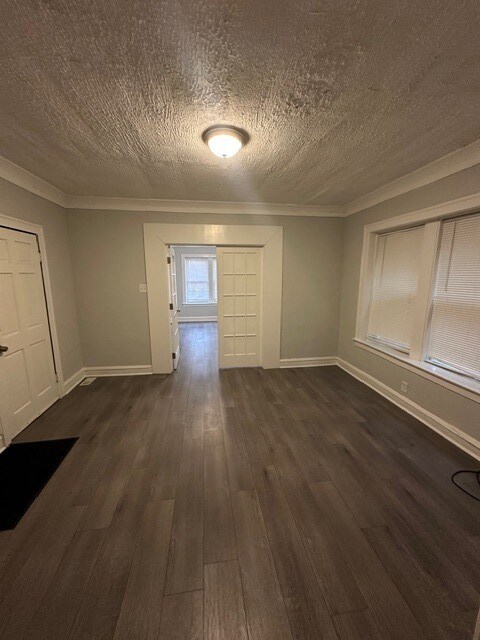 Foto del edificio - 6827 S Wabash Ave