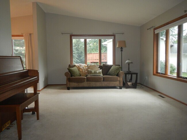 Foto del edificio - Nice 3 Bedroom 2.5 Bathroom house in Hudson