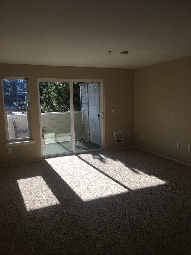 Building Photo - 11915 Roseberg Avenue South, Unit 310