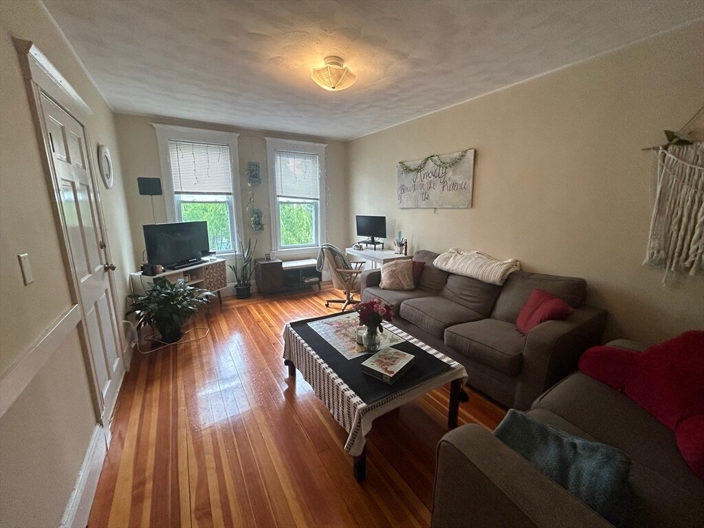 Primary Photo - 17 Usher Rd