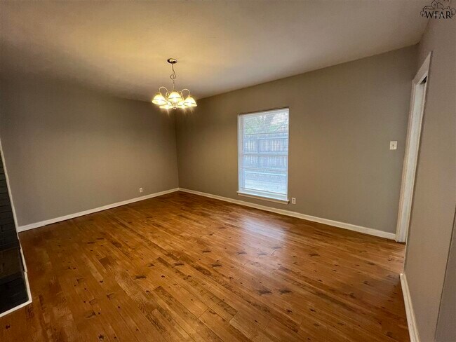 Foto del edificio - 2406 Hampstead Ln