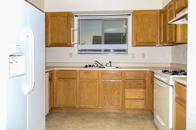 Building Photo - 14060 TIERRA VIDA WAY TWO LEVEL
