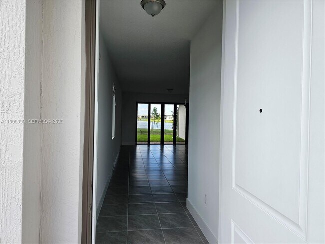 Foto del edificio - 5088 Nevola Ave