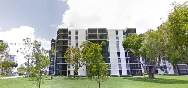 Foto del edificio - 3401 N Country Club Dr