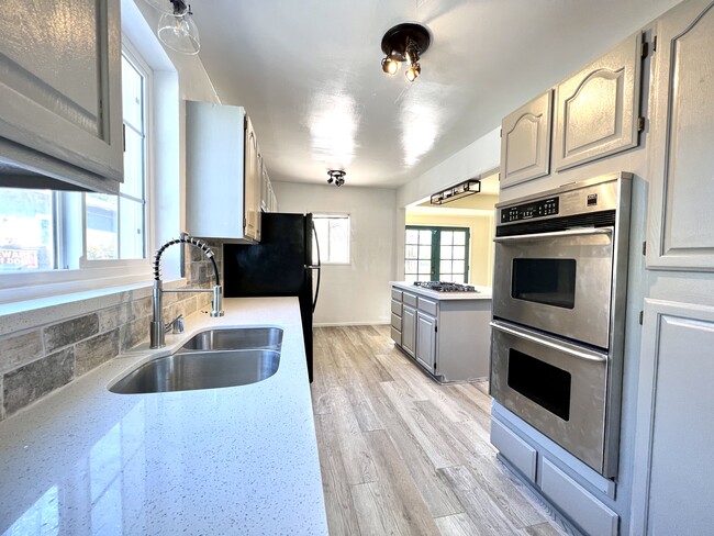 Building Photo - 8047 Campion Dr