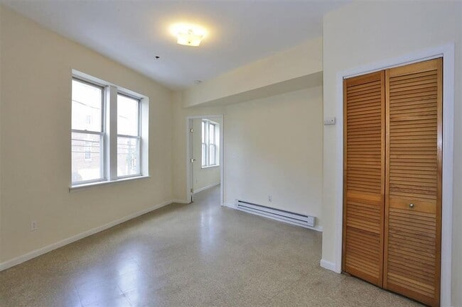Building Photo - 203 Academy St