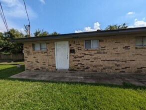Building Photo - 4619 Hartel St