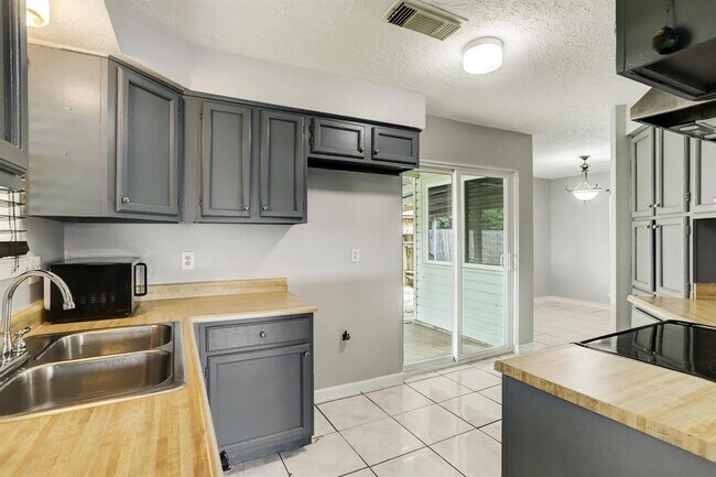 Building Photo - 4804 Ripple Creek Dr