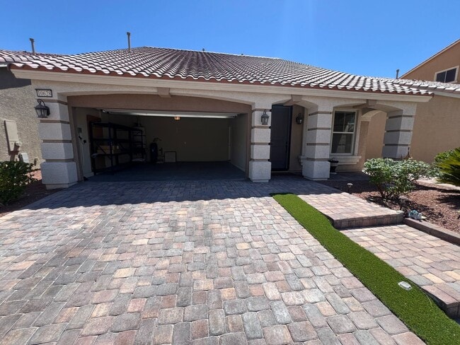 Building Photo - A Fantastic 4 Bedroom Home with the primary Downstairs, in Silverado Ranch