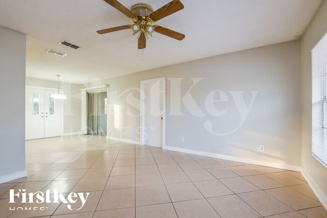 Foto del edificio - 325 Tall Pine Ln