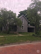 Building Photo - 226 SW 3rd St