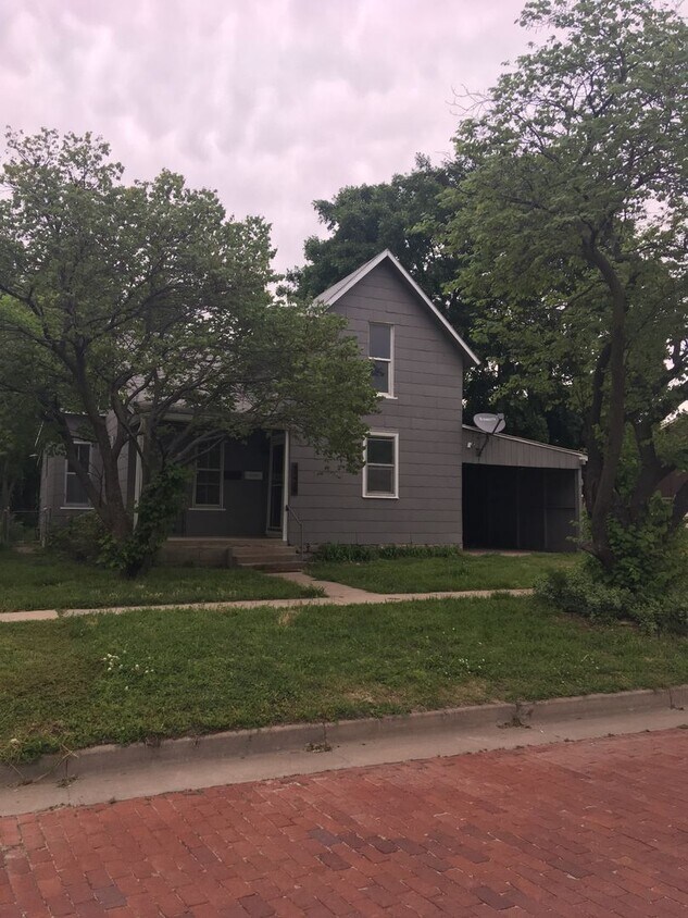 Foto principal - $795 - 2 bed 1 bath - Single Family Home
