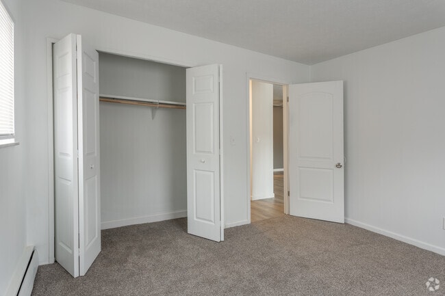 2BD, 1BA - 770-900SF - Lakeside