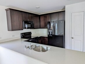 Building Photo - 208 Rubylace Dr