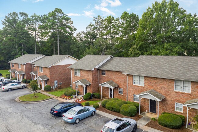 Foto del edificio - Chimney Lane Townhomes