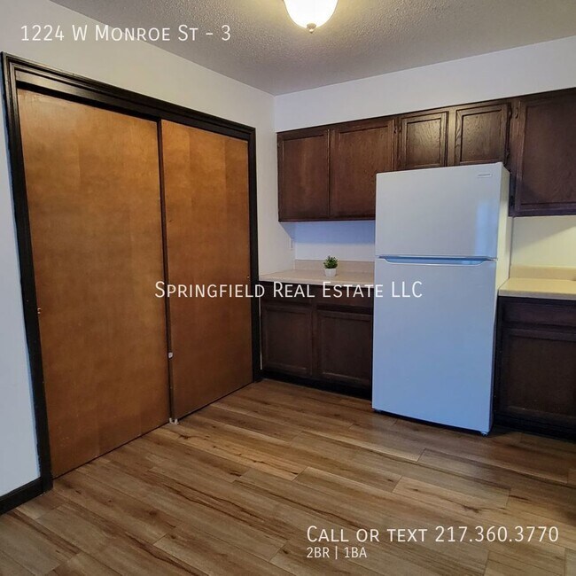 Building Photo - Rent this 'Roomie Delight' 2 Bed/1 Bath Ap...
