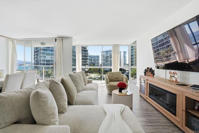 Foto del edificio - 1730 Avenida Del Mundo