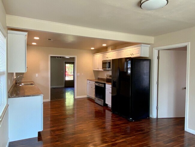 Foto del edificio - Charming 2bdrm, 1.bath house with garage, ...