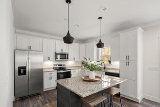 Building Photo - 140 Cascade Rdg Rd