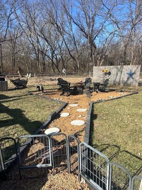 Foto del edificio - 13810 Byars Rd