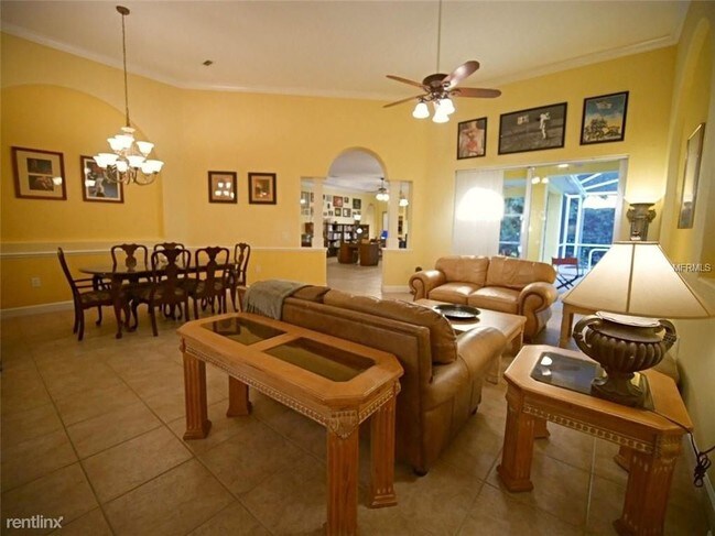 Foto del edificio - 233 Ruby Lake Ln