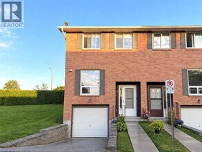 Building Photo - 66 Summercrest Dr