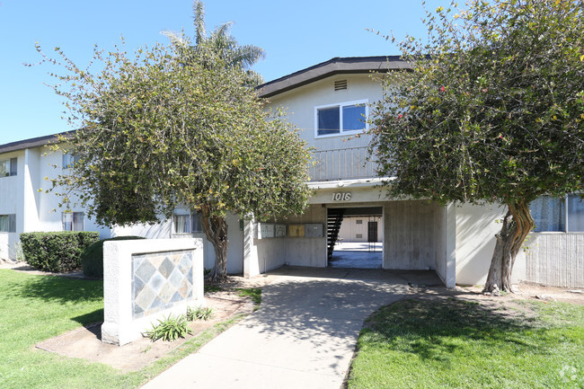 Building Photo - 1016 S Russell Ave