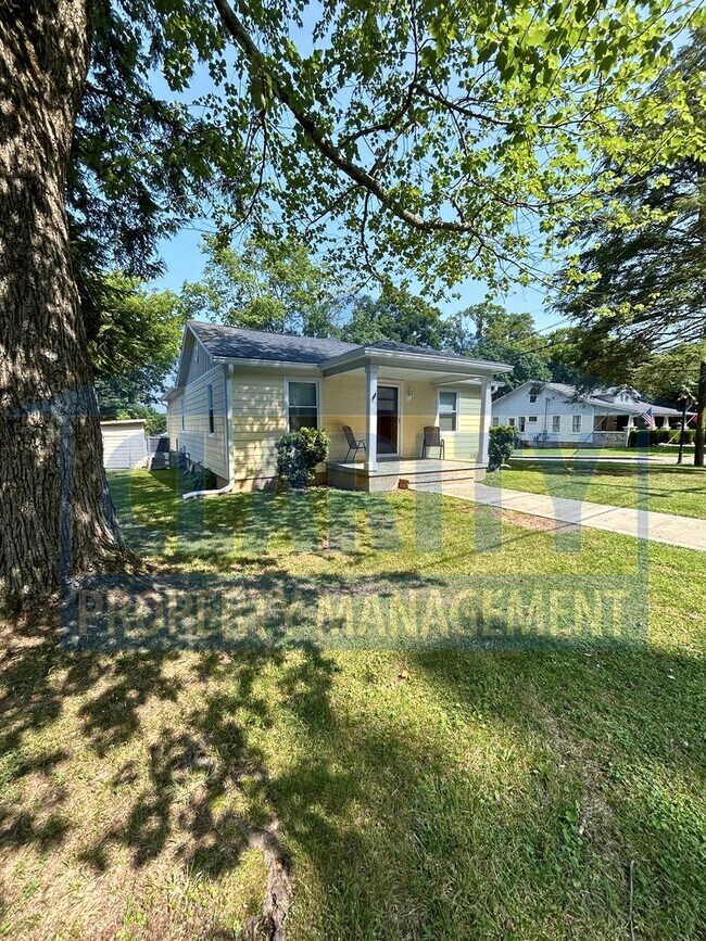 Foto del edificio - 883 Harle Ave NW