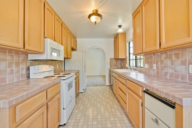 Building Photo - 123 E Latimer Ave