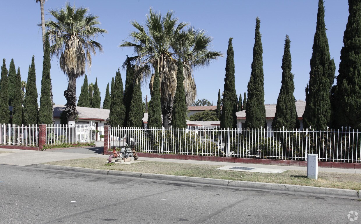 1941 E Center St, Anaheim, CA 92806 Apartments in Anaheim, CA