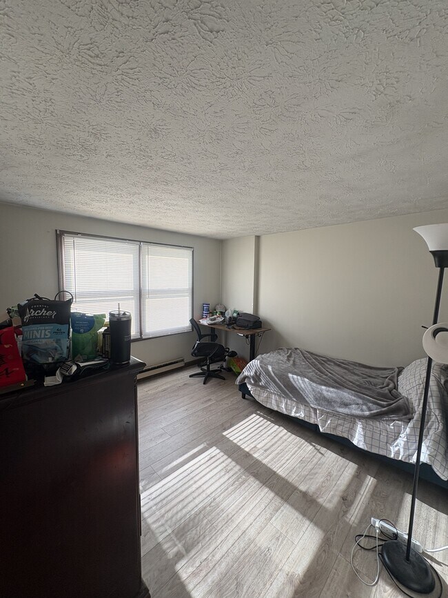 Building Photo - 98 Pelham Rd