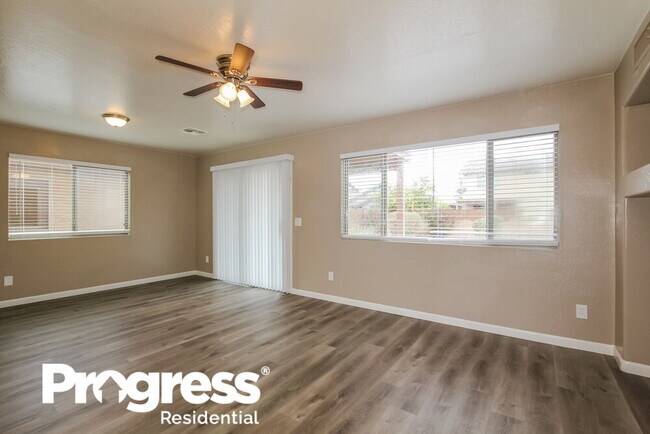 Building Photo - 13821 W Keim Dr