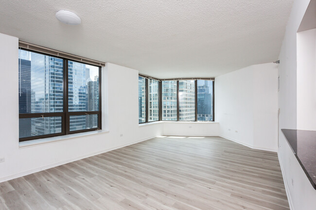 Foto del edificio - 400 N LaSalle Dr
