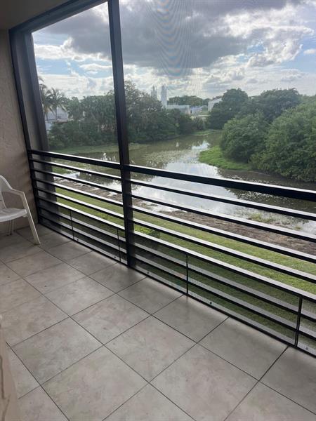 Foto principal - 6301 N University Dr